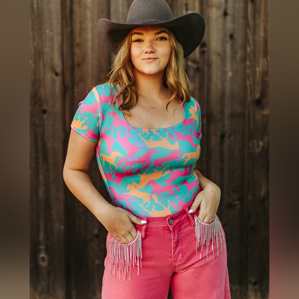 NWT Lucky And Blessed Vibrant Multicolor Western Horse Print Women's Bodysuit
